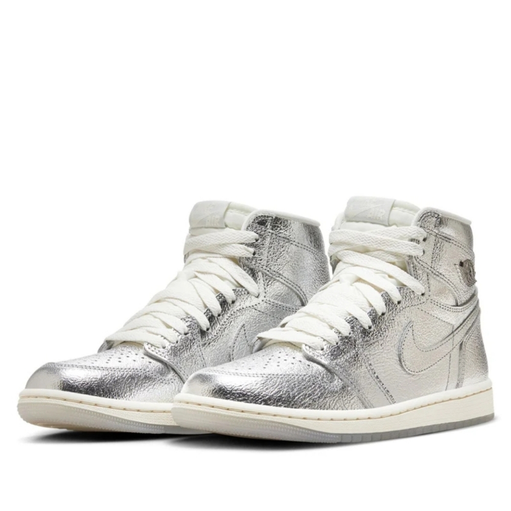 Women's Air Jordan 1 Retro High OG 'Chrome' - Metallic Silver/Photon Dust